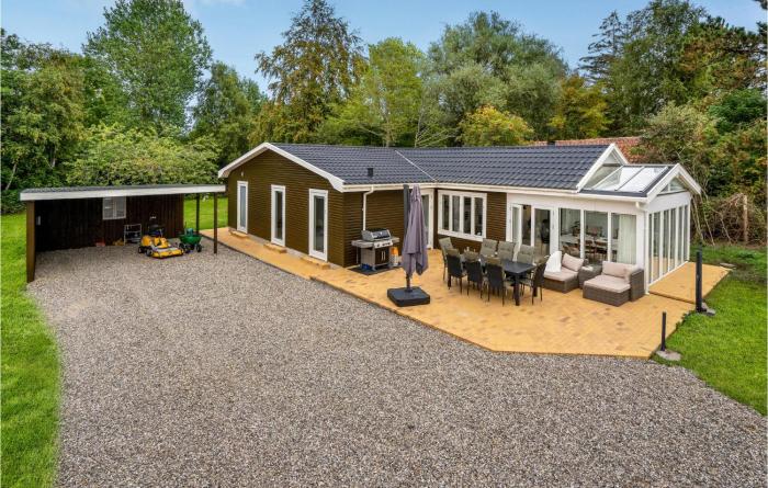 4 Bedroom Beach Front Home In Sydals