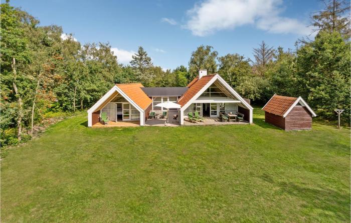 Two-Bedroom Holiday Home In Humble