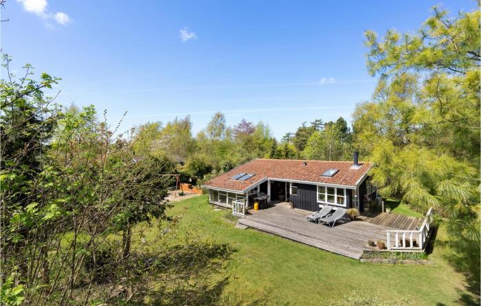 Beautiful Home In Væggerløse With Wifi
