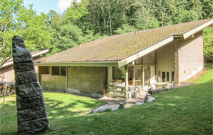 4 Bedroom Gorgeous Apartment In Allinge