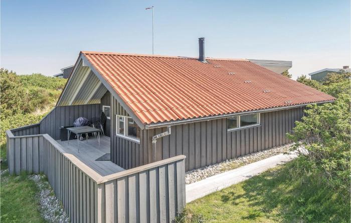 Three-Bedroom Holiday Home In Vejers Strand