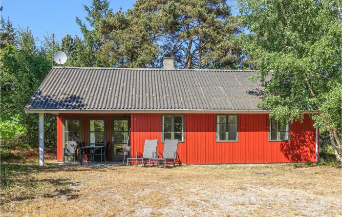 3 Bedroom Gorgeous Home In Aakirkeby