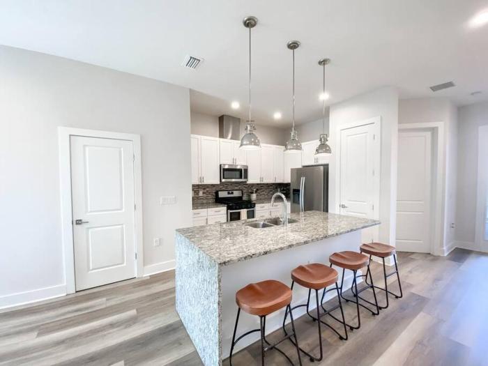 BRAND NEW 3 bedroom near DISNEY Wi-Fi Parking