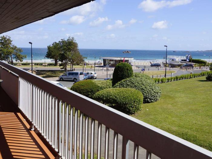 Appartement 3* avec terrasse et parking, à 2 pas de la plage de Trestraou à Perros-Guirec - FR-1-368-244