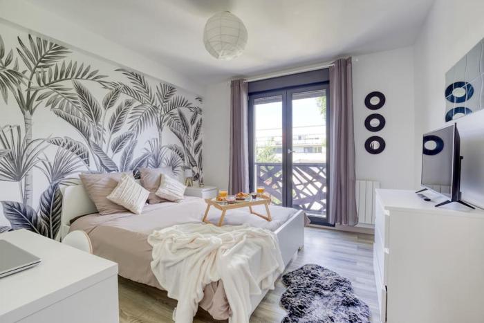 Le Central - Parking - 10 Paris - 30 Disneyland