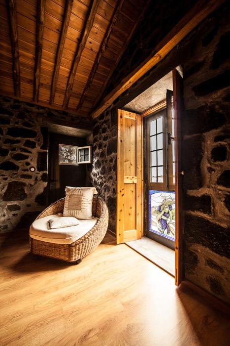 Welcoming House in São Roque do Pico with Mountain View