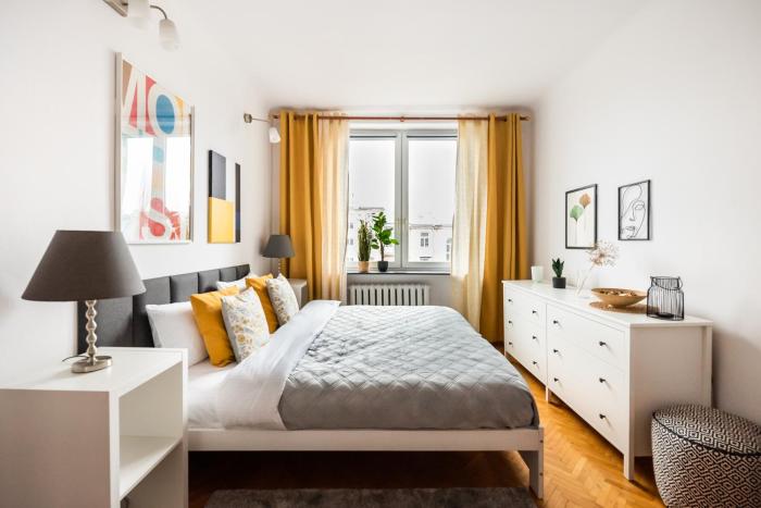 Superior Metro Centrum Apartment by BookingHost