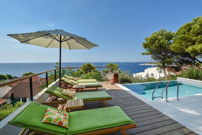 4 bedrooms villa Hvar located 100m from the sea and 1,5 km from Hvar old town