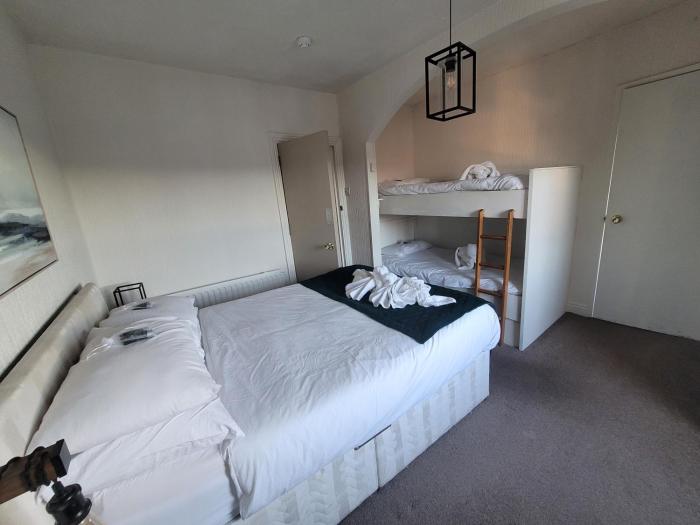 Sea view Penthouse flat 6 with fast WiFi and Free PARKING