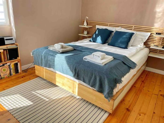 Cozy & Boho Top Center Apartment