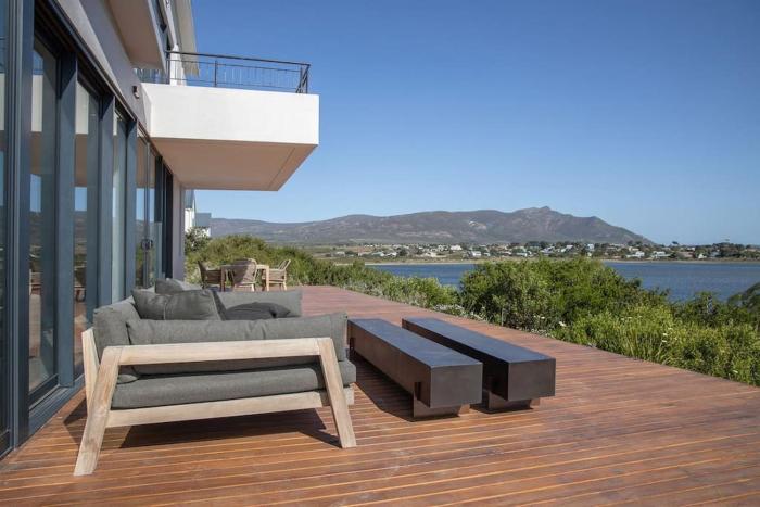 Benguela Cove - Coastal Retreat