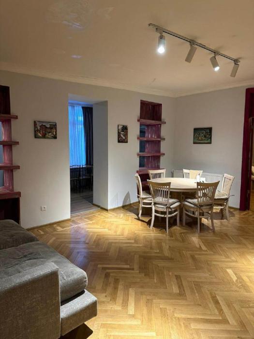 Liberty art apartment