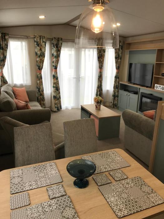 The Roecliffe, Holiday mid-lodge, Shorefield Country Park