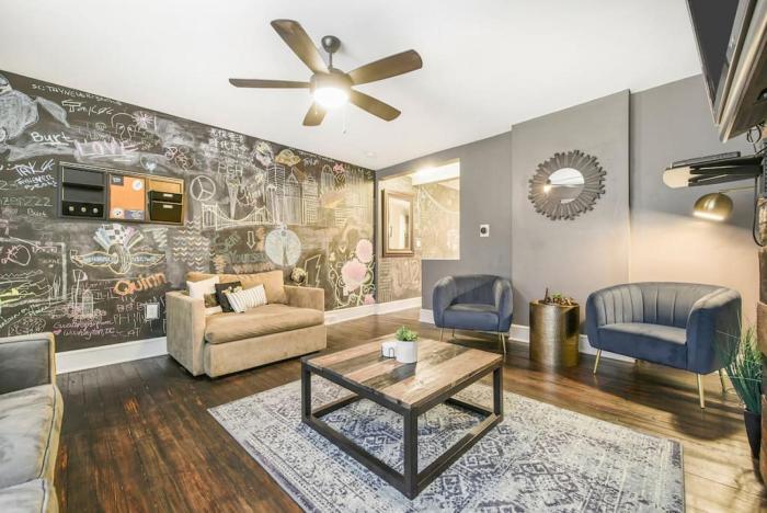 HostWise Stays - Chalk Art House - Chalkboard Wall, Private Parking, Patio