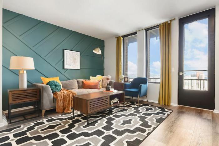 HostWise Stays - Grandview Balcony with Stunning Skyline Views