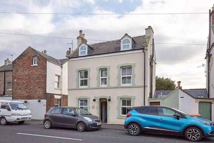 May House 3 Bedroomed House Whitby