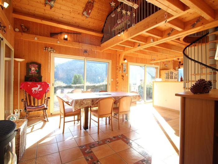 Chalet spacieux 3* avec parking et WiFi au Mont Dore - FR-1-608-106