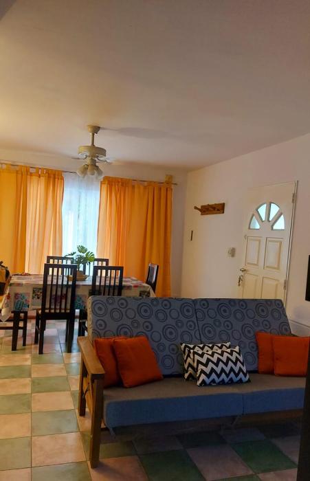 MENDOZA VIÑA Y SOL cochera propia