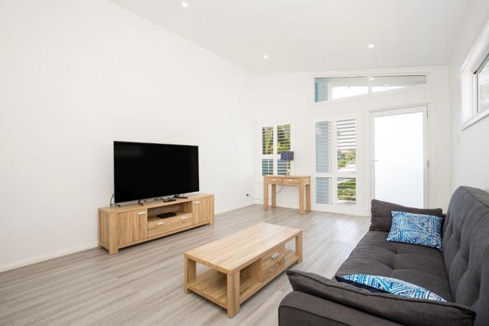 Sanctuary Blue Pet Friendly 5 Mins to Hyams Beach