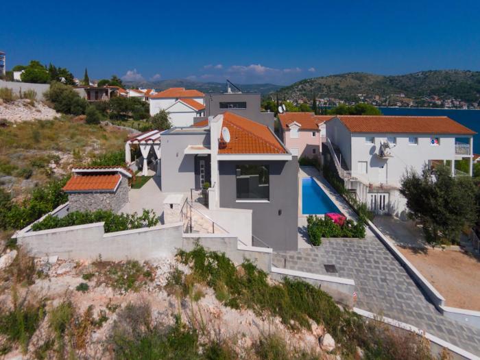 Villa Martinis, Rogoznica, private heated pool