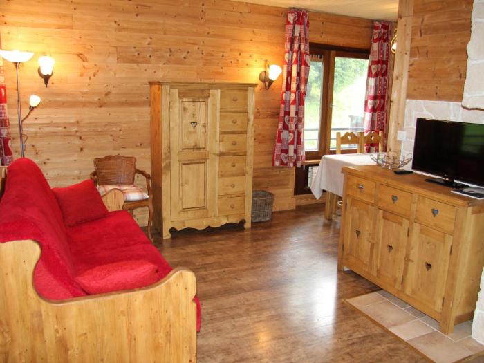 Appartement 2 Pièces Rénové avec Balcon et Garage au Cœur de La Clusaz - FR-1-459-74