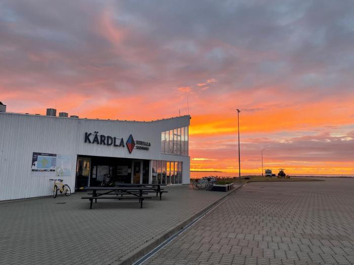 Merevaatega majutus Kärdla sadamas