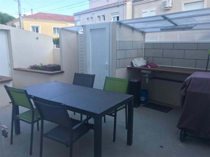 Bel Appartement Cœur de Ville, 6 Pers, Terrasse, Clim, Parking, à 400m de la Plage - FR-1-701-7