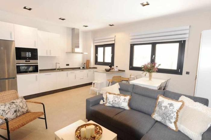 Estupendo Piso Nuevo en Playa Victoria