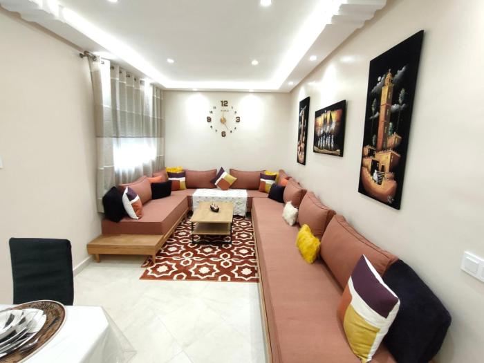 Brand New 3 Bed Apartment-Beach 8 mins-Moujahidine with air conditioner