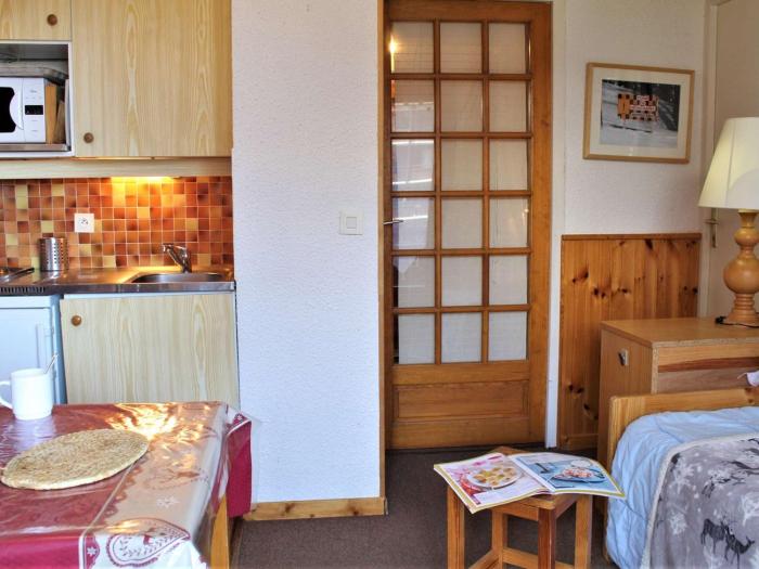Studio cabine au pied des pistes avec piscine et tennis, 4 couchages, animaux acceptés - FR-1-330-169