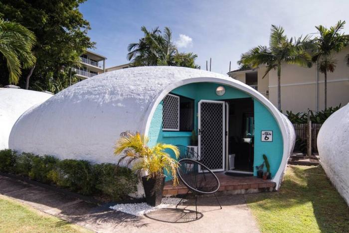 1 BR Famous Beach-Front Dome at Trinity Beach, Sleeps 4