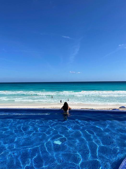 Ocean Seaview Dream condo next to clubs