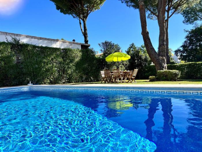 Vilamoura Ocean Villa with Pool by Homing