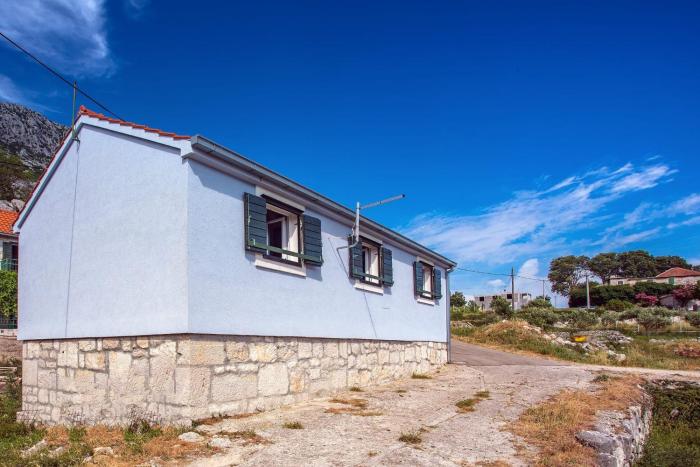 CHEAP APARTMENT near OMIŠ