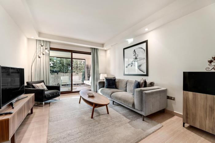 Modern & Peaceful 2BR APT wParking - Medina Banus