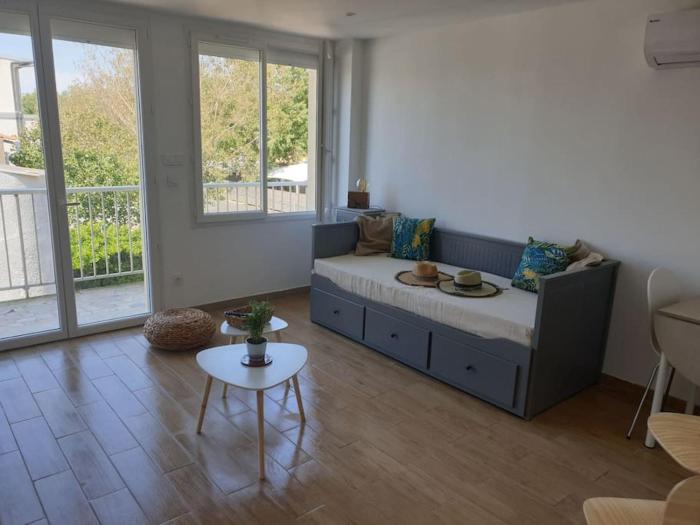 Studio refait à neuf Ave St Maurice