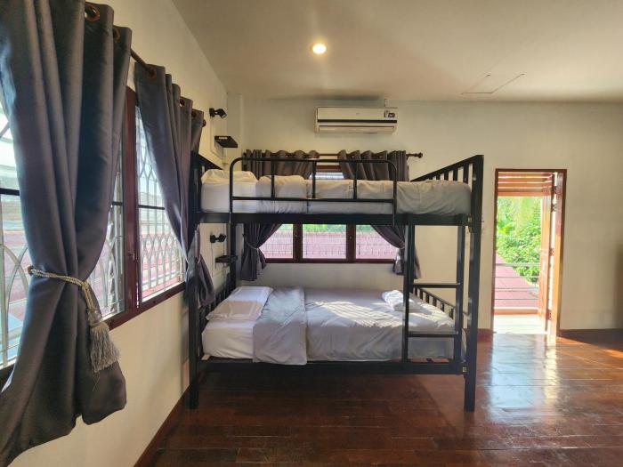 Blue Moon House - A budget hostel for easy travellers