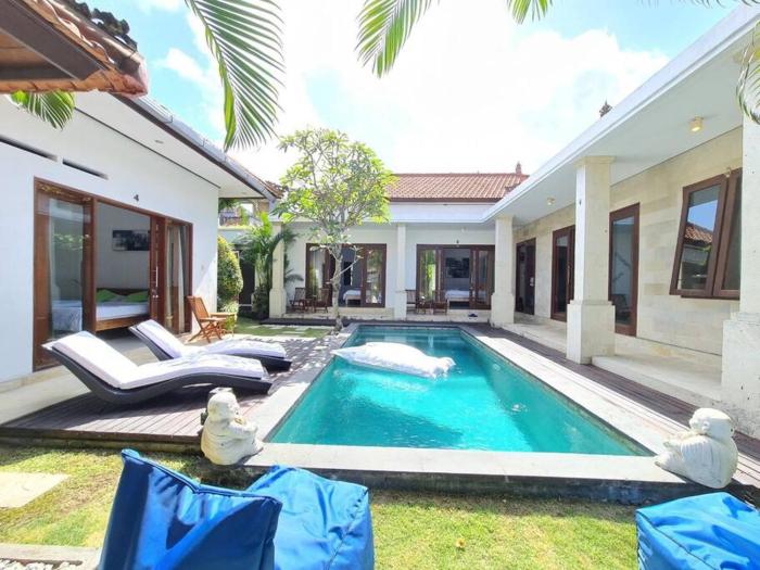 Villa Madalena 4BR Family Villa w Pool Walk to best Beach & Cafe