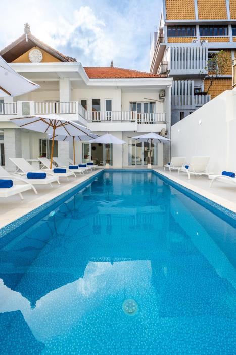 Luxury minimalist villa White Angel in Seminyak, sleeps 21 people in total