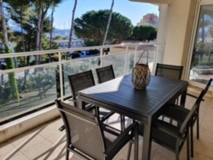 Appartement spacieux à Hyères avec piscine, climatisation et Wi-Fi - FR-1-335-156