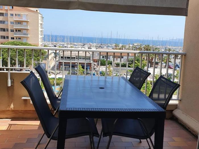 Duplex Climatisé à Hyères - Vue Mer - FR-1-335-179