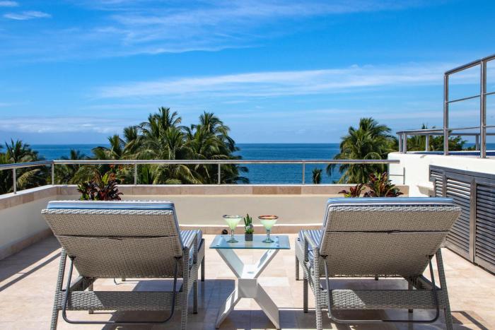 Nitta 2 bedroom Fantastic ocean Views with dipping pool and huge Deck