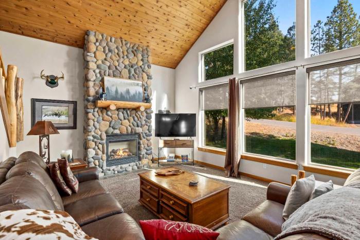 Dog-Friendly Ronald Vacation Rental Cabin!
