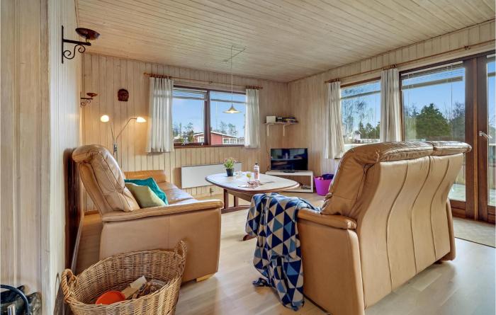 Nice Home In Hadsund With Kitchen