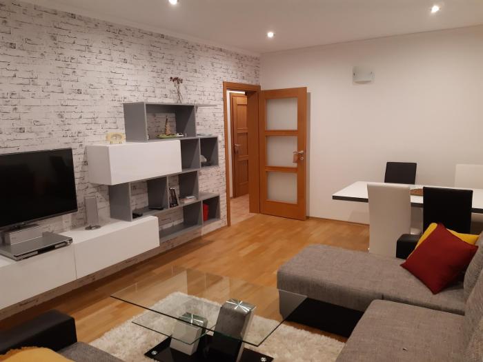 Slnečný 2 izbový byt 10 min. od centra mesta