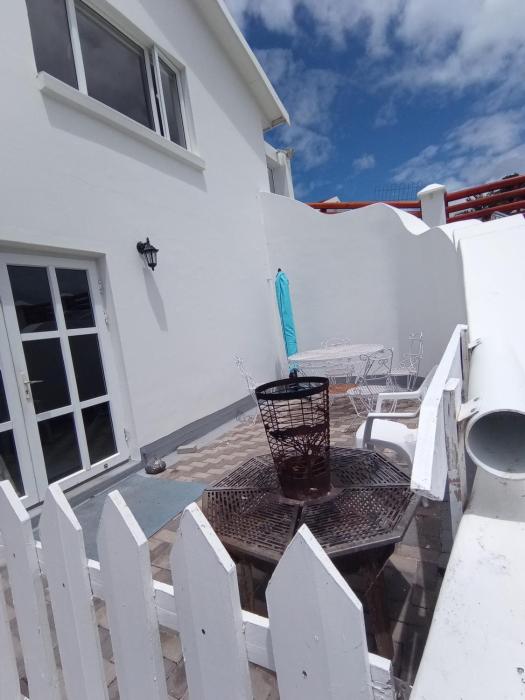 Lovely 2-Bedroom Accommodation in Paradise Beach
