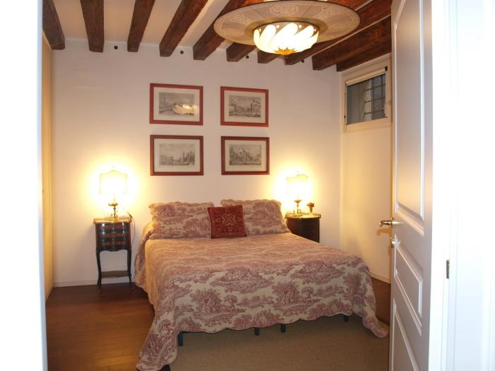 Al pozzo dei Scoacamini, 100 m from San Marco, ground floor