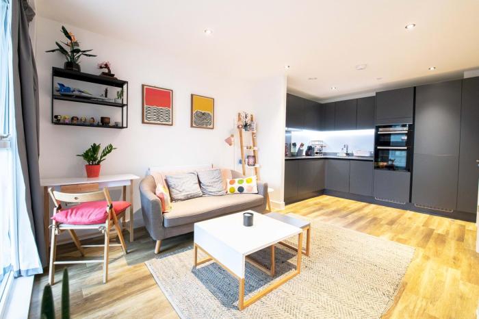 Cosy Studio flat with a Balcony - Pass the Keys