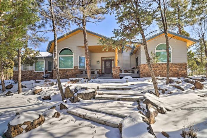 Patio & Forest View: Peaceful Show Low Home