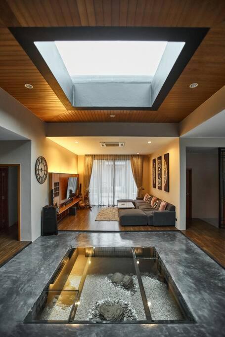 Baan Bua BT17 by Villacarte